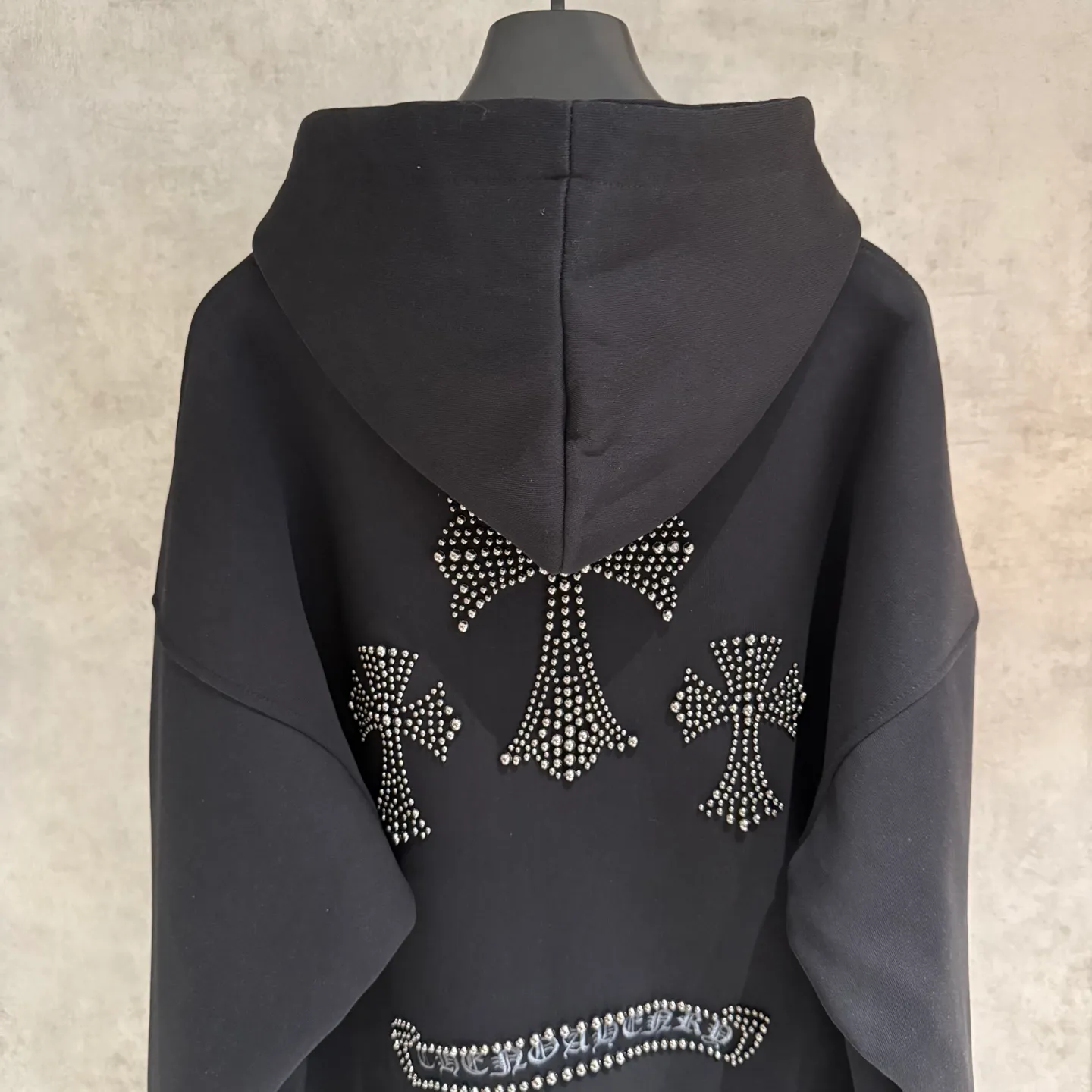 🅿️410 [Strict quality control] CH Croixin's new long-sleeved hooded sweatshirt. The fabric is made of heavy 480g double yarn fabric. Front and back embroidery➕beads. Ready-to-wear loose fit. The fabric is stiff and stylish. It does not deform or shrink. Color: black, white, floral gray. Size: M-2xl